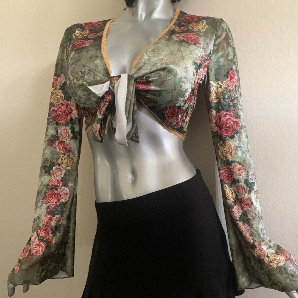ROMWE PUNK Small Green Floral Print Knot Front Flounce Sleeve Crop Top